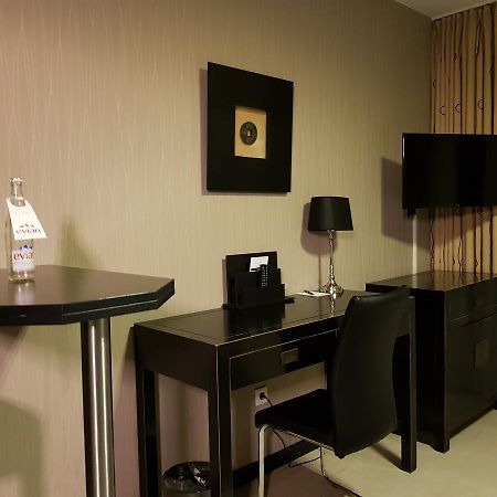 Hotel Asahi Дюссельдорф Экстерьер фото